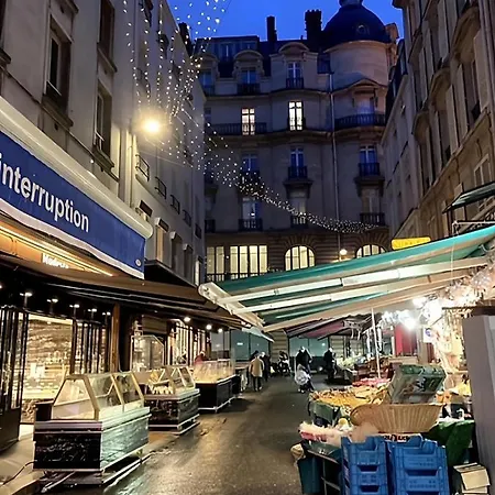 New Near Champs Elysees