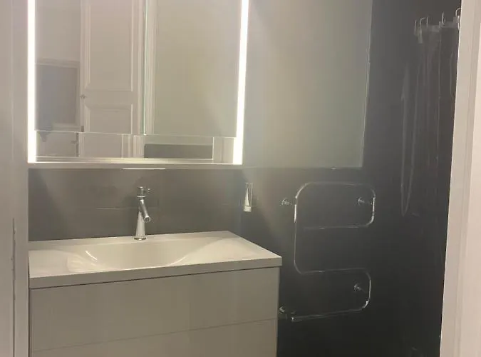 Apartment New Near Champs Elysees *